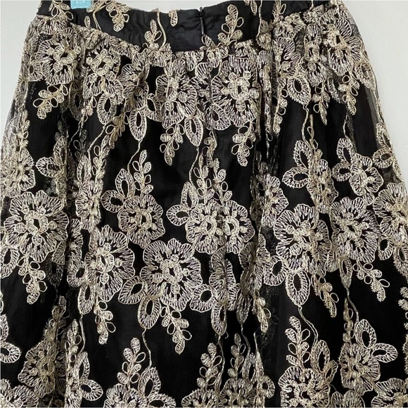 Buttons Brand Skirt From Francessa’s - Picture 11 of 13